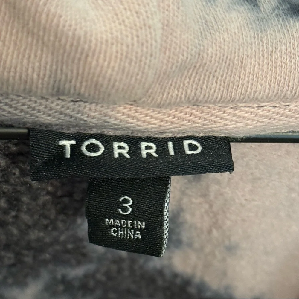 Torrid Black and Cream Tie-Dye Hoodie - Picture 5 of 11